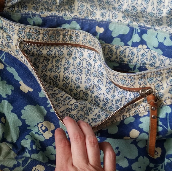 Fossil Blue Floral Canvas Messenger Crossbody - Picture 3 of 8